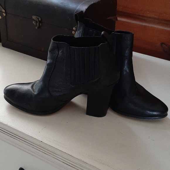 Kate and Mel leather ankle boots - Picture 6 of 10